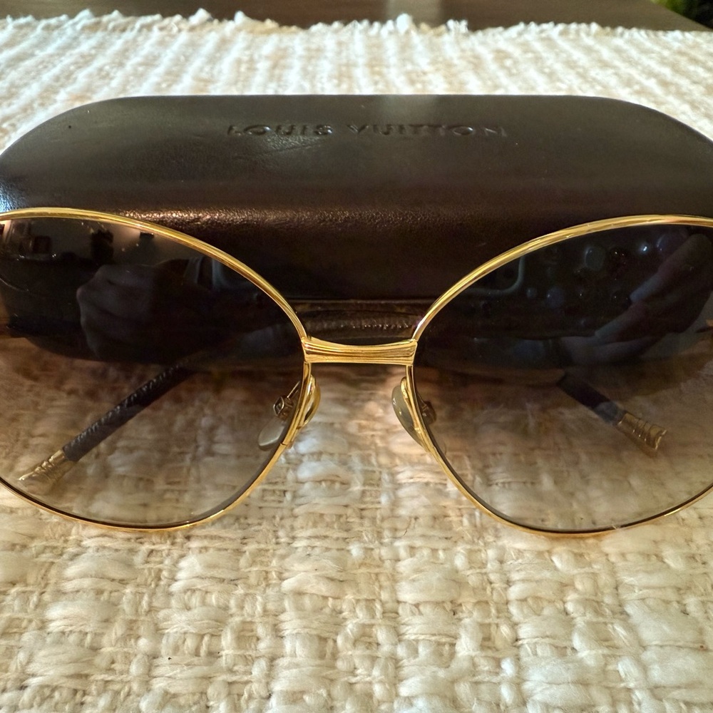 Louis Vuitton Women's Sunglasses with  Monogram Viola Round Z0464U Brown
